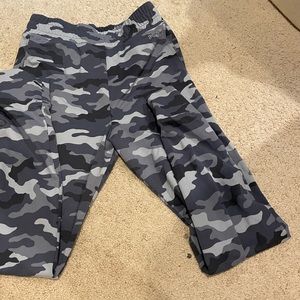 thick material in great condition, has pockets scrunchy waist band